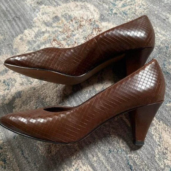 Naturalizer Brown Leather Heels (7.5) - Picture 2 of 2